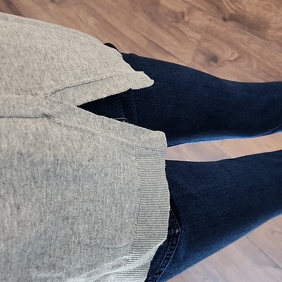 Banana Republic sweater - Picture 8 of 9